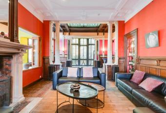 Maison Dispa allows 18 year olds to book a room