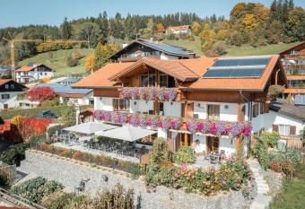 Ferienhaus und Landhaus Berger allows 18 year olds to book a room