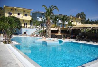 Meraki Apartments and Studios has Balcony rooms