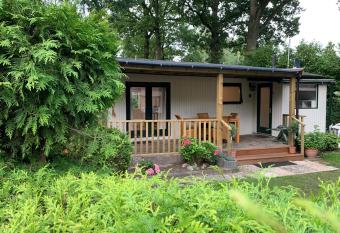 Vakantiewoning (Chalet 52) has Balcony rooms