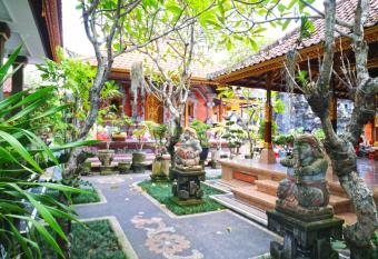 Jungut Guest House has Balcony rooms