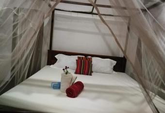 Canoe Beach House & Spa has Balcony rooms