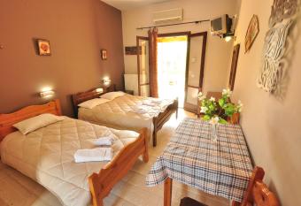 Laskaris Studios has Balcony rooms