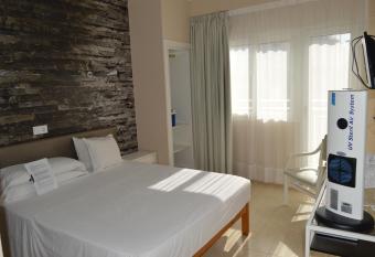 Hostal Mar del Plata has Balcony rooms