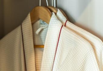 Grand Hotel Vientiane has rooms with a private hot tub