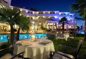 Aeton Melathron Hotel allows 18 year olds to book a room