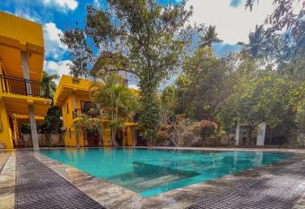 Easy Living has Balcony rooms