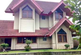 Villa Nuansa Alam has Balcony rooms