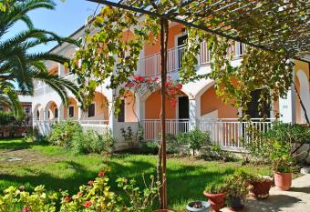 Dennis Apartments has Balcony rooms