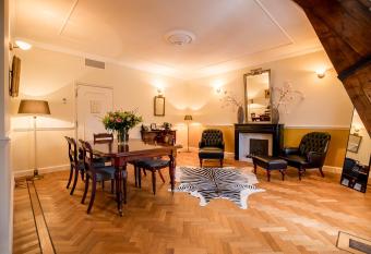 Kasteel de Wittenburg allows 18 year olds to book a room