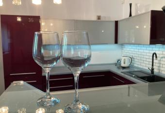 Dom Chotom  w allows 18 year olds to book a room