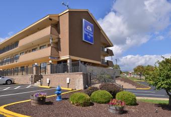 Americas Best Value Inn-Pittsburgh Airport has Smoking/Balcony rooms