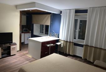 Riia 10, 2-bedroom apartment - 2 big beds 1 extra bed-parking free has Balcony rooms