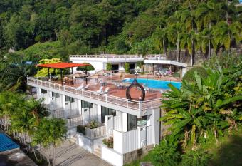 Memory Karon Resort has Balcony rooms