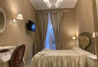 Boutique Hotel Calais Milano allows 18 year olds to book a room