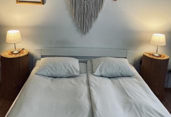 Go  ciniec Odsapka allows 18 year olds to book a room