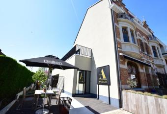 Atelier 24 allows 18 year olds to book a room