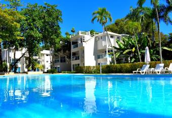 Tropical Casa Laguna has Balcony rooms