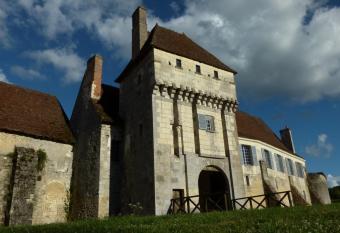 Chateau-monast  re de La Corroirie allows 18 year olds to book a room