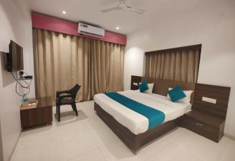 Hotel Four Seasons Resort Ajanta allows 18 year olds to book a room