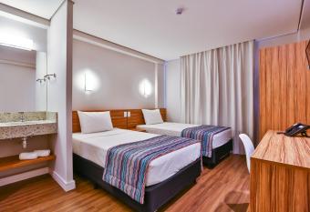 Maring   Airport Hotel allows 18 year olds to book a room