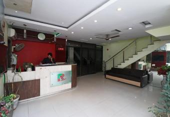 Capital O Hotel R Inn allows 18 year olds to book a room