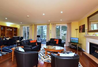 Villa 3br Penivity located within Cypress Lakes Resort has rooms with a private hot tub