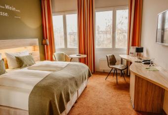 Parkhotel Landau allows 18 year olds to book a room