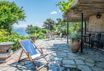 Appartamento immerso nel verde has Balcony rooms