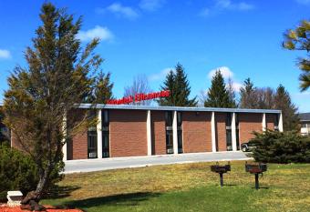 Adirondack Efficiencies has Smoking rooms