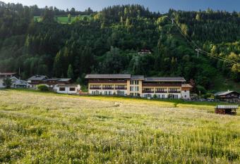 Apparthotel AlpenChalet has Balcony rooms
