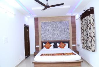 Maharaja Homestay has Balcony rooms