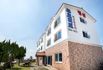 Purmir Pension allows 18 year olds to book a room