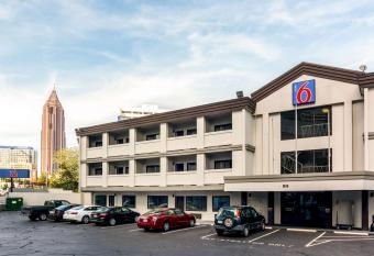 Motel 6 Atlanta Downtown allows 18 year olds to book a room
