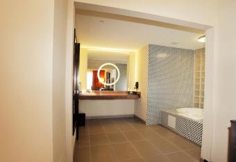 Holiday Inn Amarillo West Medical Center By IHG has rooms with a private hot tub