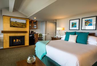 Surfsand Resort allows 18 year olds to book a room