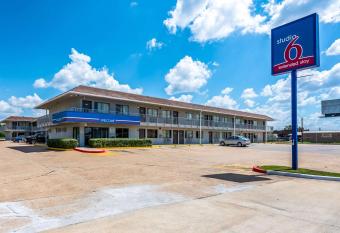 Studio 6 Monroe West Monroe has Smoking rooms