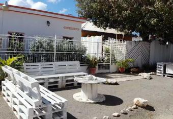 Hostel Room Aruba allows 18 year olds to book a room