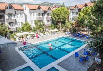 Reis Thermal Otel has Smoking/Balcony rooms