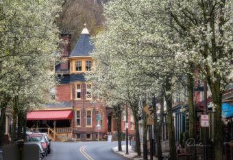 The Dolon House Bed & Breakfast! allows 18 year olds to book a room