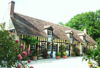 Les Sapins has Balcony rooms