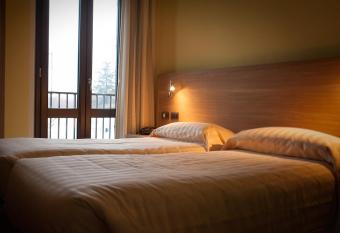 Hotel Ristorante Piccadilly has Balcony rooms