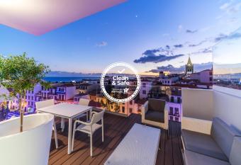 FAA Rentals 31 de Janeiro by An Island Apart allows 18 year olds to book a room