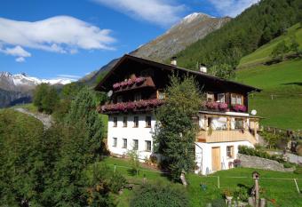 Ferienwohnung Angstingerhof has Balcony rooms