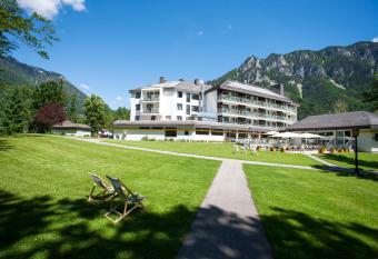 Parkhotel Hirschwang has Balcony rooms