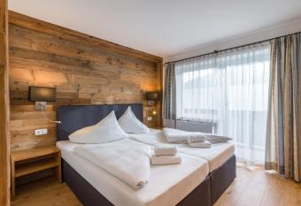 Tennenwirt Guesthouse has Balcony rooms