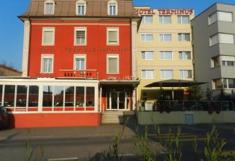 H  tel Terminus allows 18 year olds to book a room