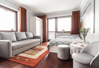 Willa Ja   I Ma  gosia allows 18 year olds to book a room