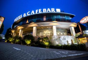 Hotel Balian Resort Tomei Kawasaki I.C. allows 18 year olds to book a room