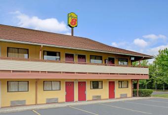 Super 8 by Wyndham Cincinnati/Springdale OH has Smoking rooms